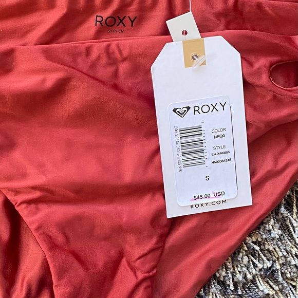 Roxy swimsuit - Picture 3 of 4